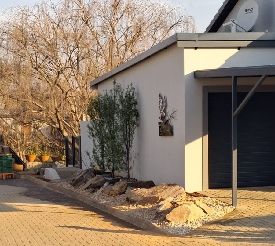 To Let 2 Bedroom Property for Rent in Ifafi North West